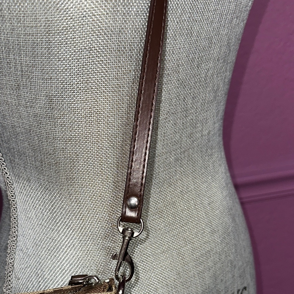 Coach Signature Crossbody Bag includes COA - Picture 7 of 11